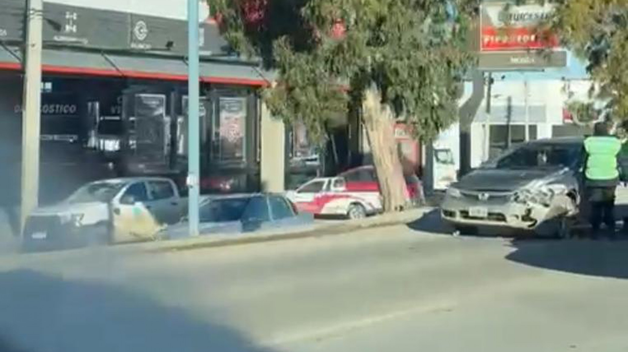 Choque en Yrigoyen y EE.UU: dos autos involucrados y demoras en el tránsito