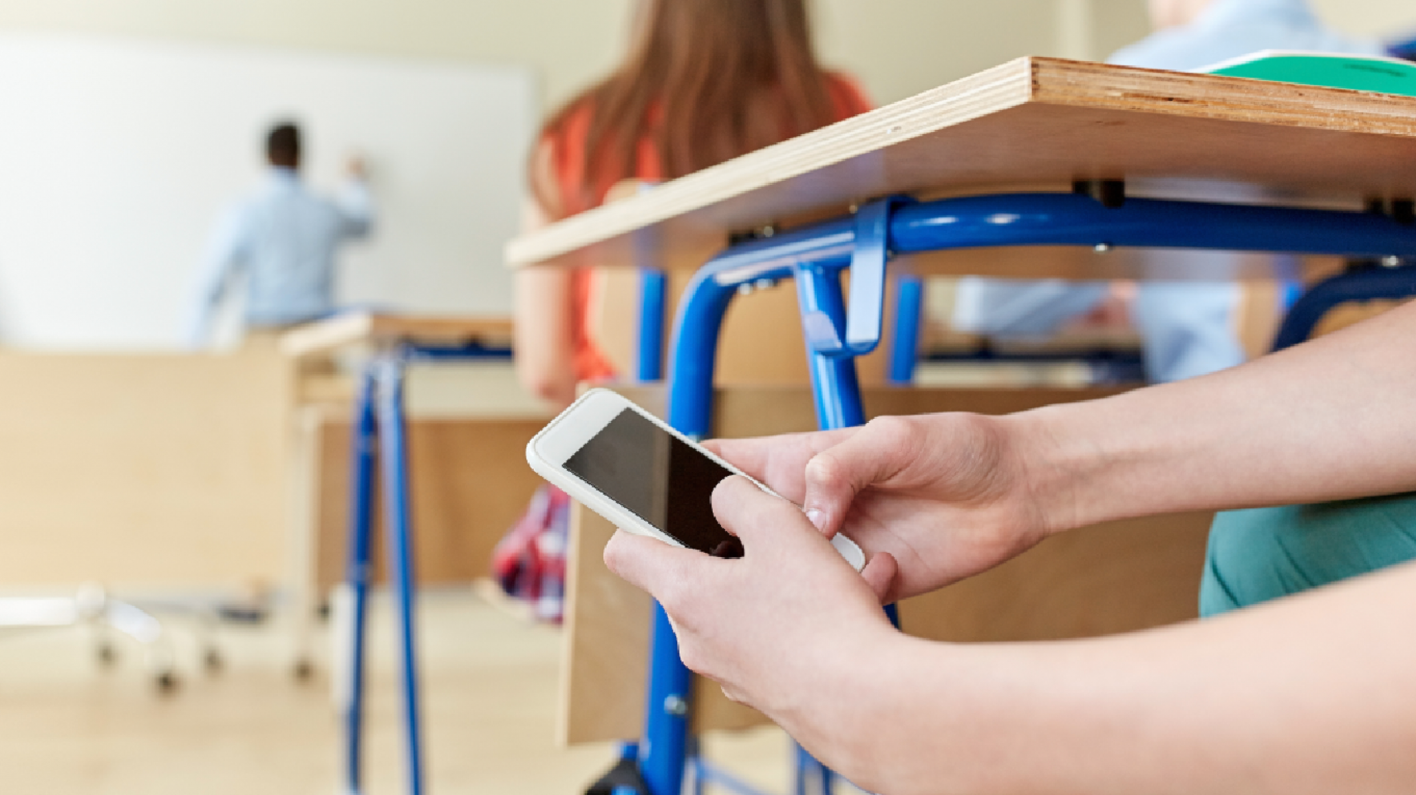 Neuquén: primera provincia en prohibir celulares en las escuelas
