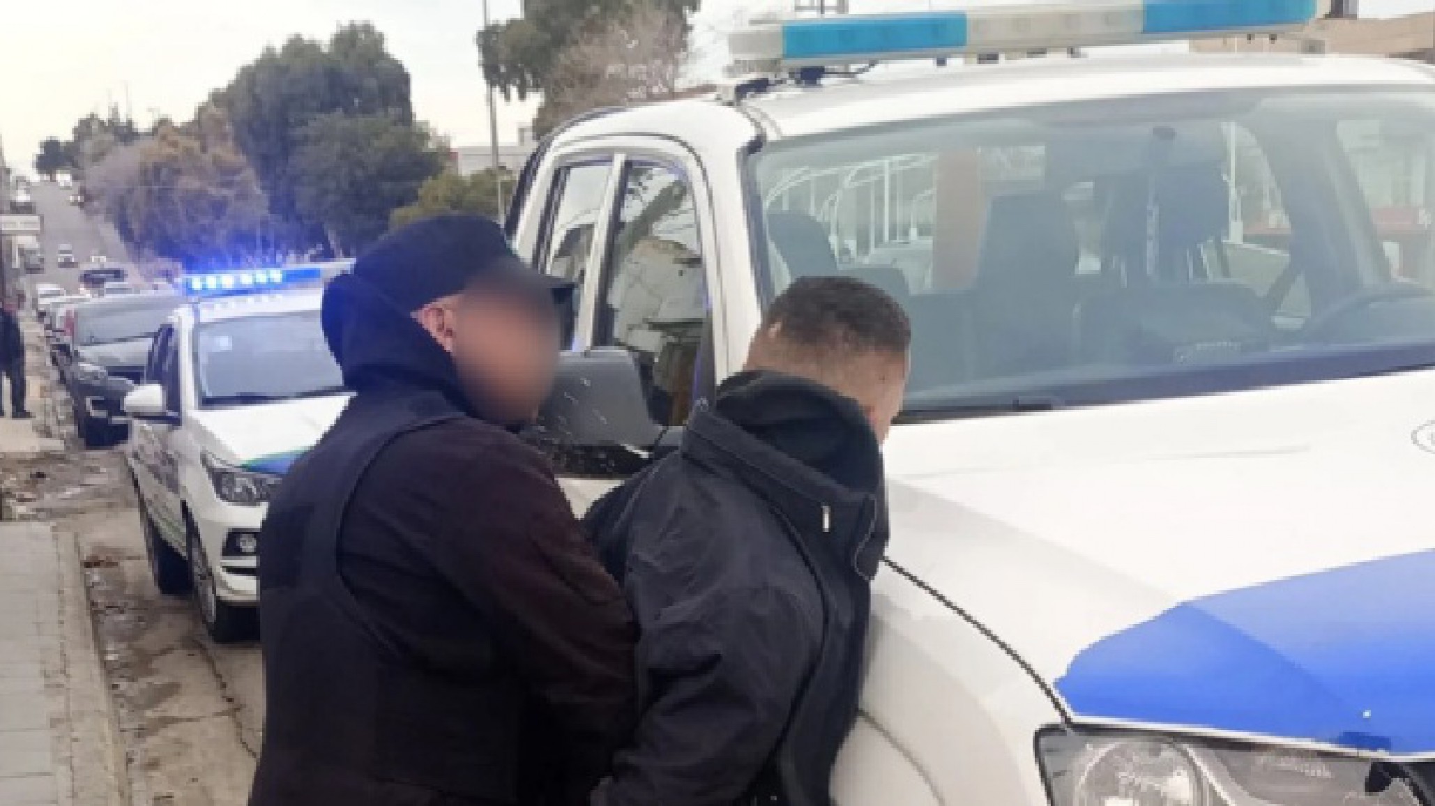 Lo detuvieron por robar buzos en un local de ropa en Av. Rivadavia