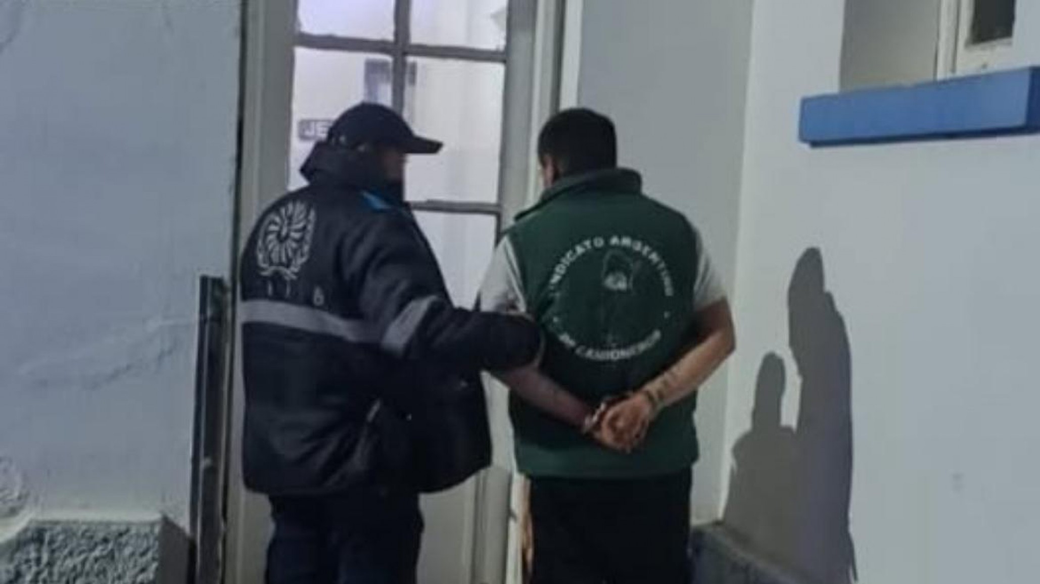 Fue sorprendido por un guardia de seguridad mientras robaba en el Predio Ferial: terminó detenido