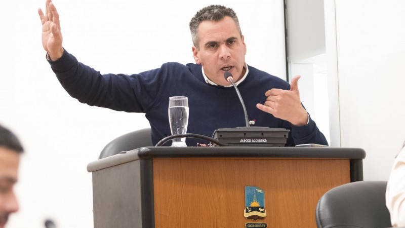 Panquilto apuntó fuerte con el secretario de Comunicación del Municipio: "Si no está a la altura debería dar un paso al costado"