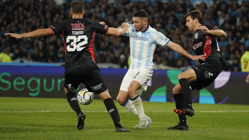 Insólito final en Avellaneda: Racing pasó de un gol agónico a un penal a favor para Barracas
