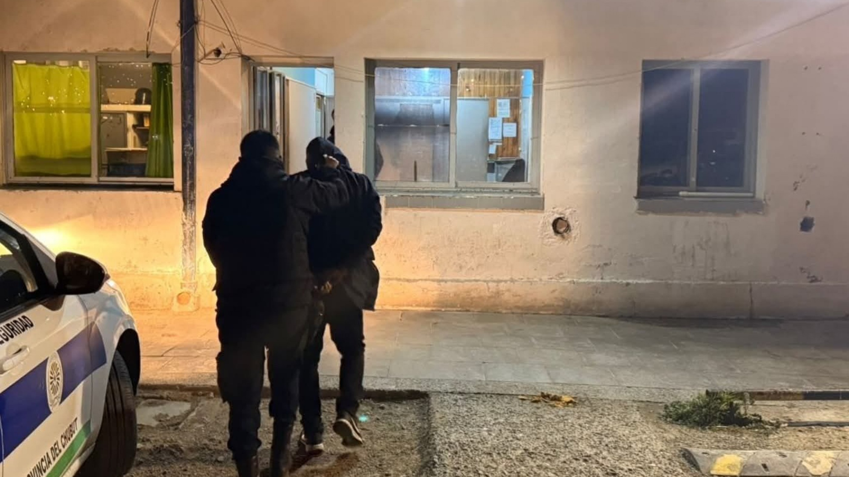 Comodoro: Un ex campeón de futsal dañó la puerta de un auto y le robó la rueda de auxilio