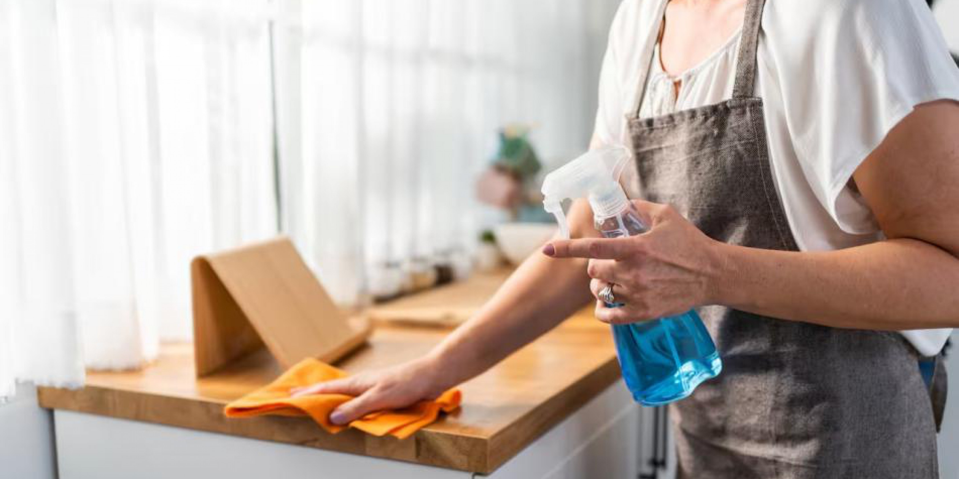Aumentó la hora, pero hay mucho desempleo doméstico: "Hoy la patrona se arremanga y limpia ella"