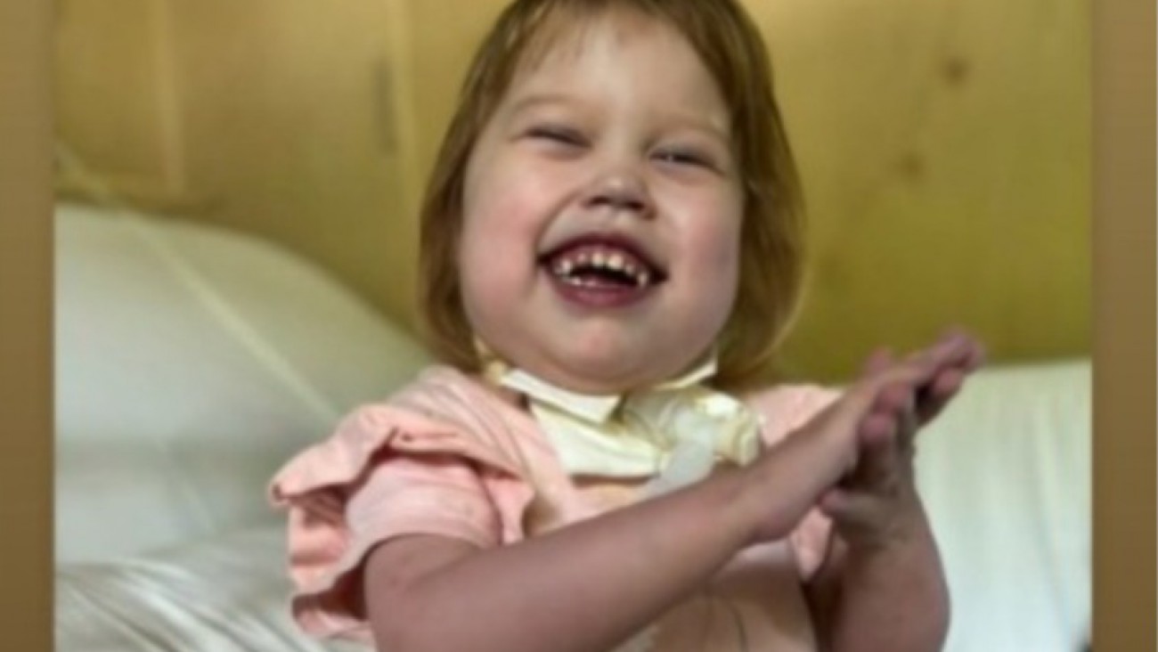 Un milagro para Eka: la nena comodorense es la gran urgencia nacional y hoy hubo un abrazo simbólico