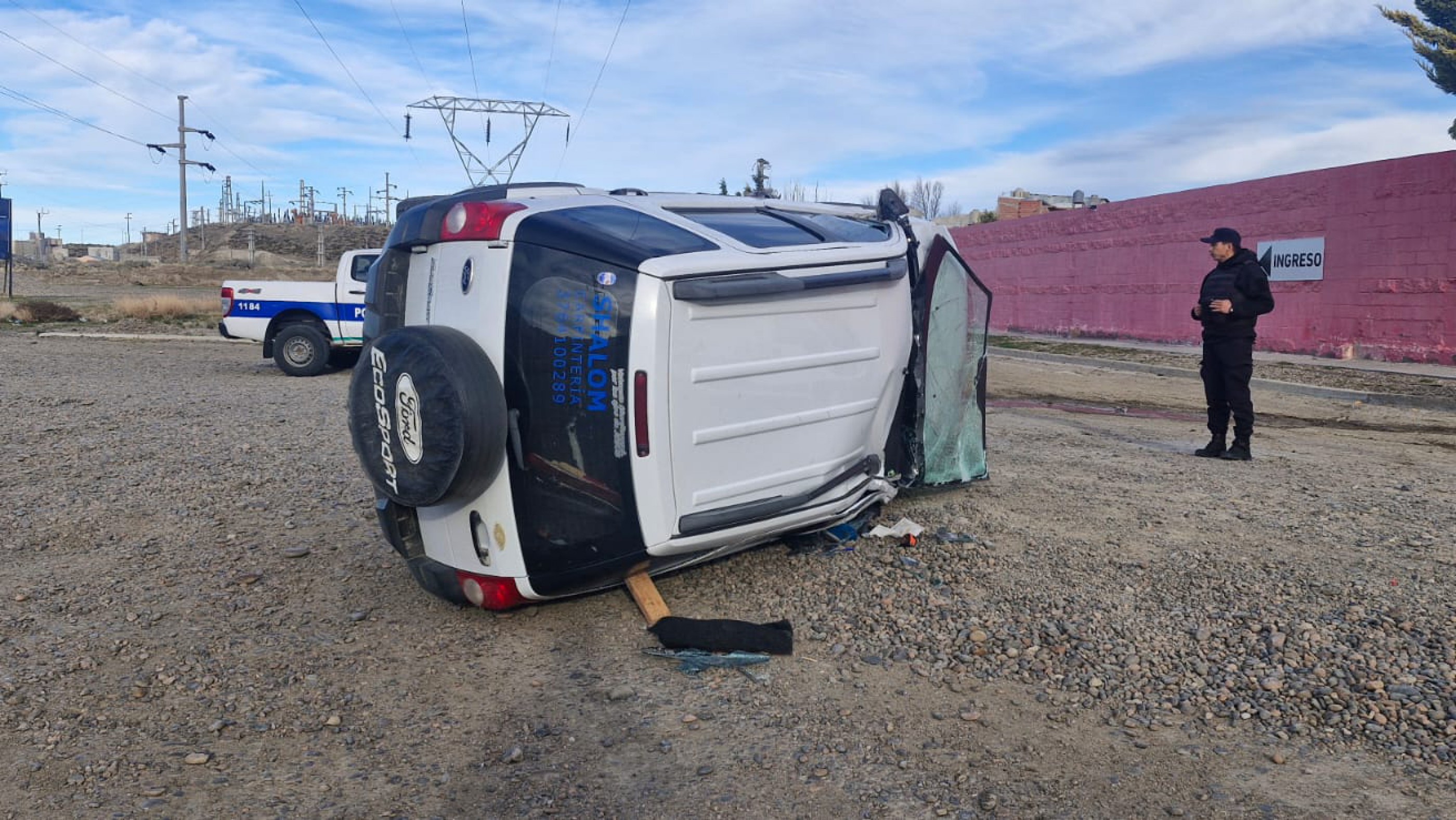 Vuelco en Comodoro: Padre e hija protagonizaron un accidente en Ruta N°1