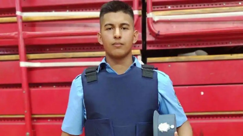 Un policía de 21 años sufrió la fractura de cinco vértebras tras un accidente y los vecinos iniciaron una colecta