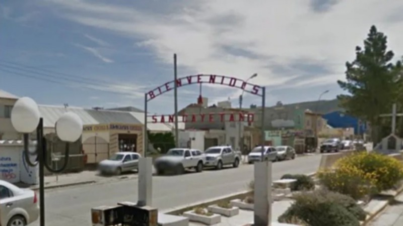 Un joven de 28 años agoniza tras recibir cinco disparos dentro de su casa en San Cayetano