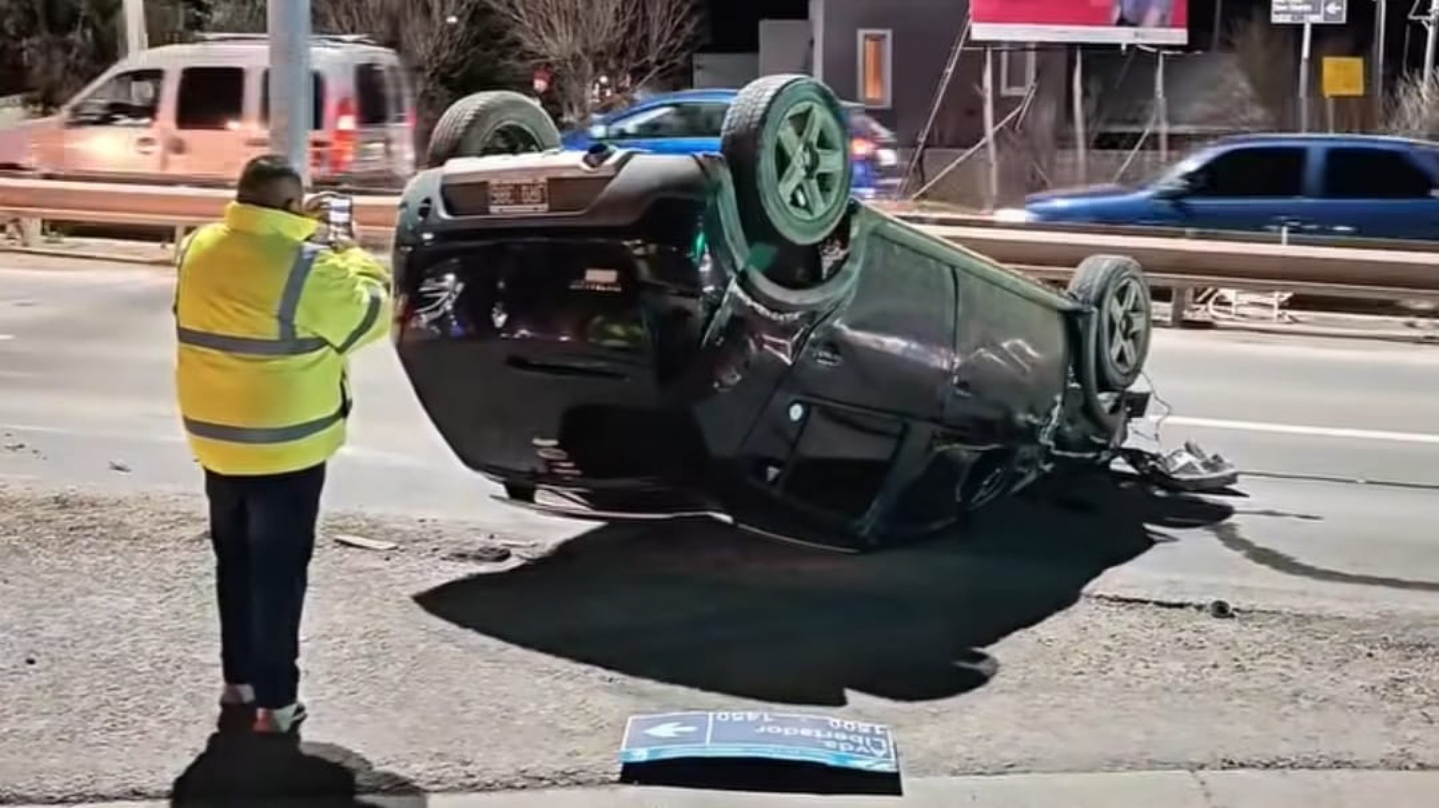 Un hombre volcó el auto tras chocar con el guardarraíl en Km 4