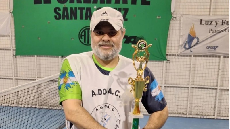 Murió un profesor, se habría descompensado mientras jugaba al pádel