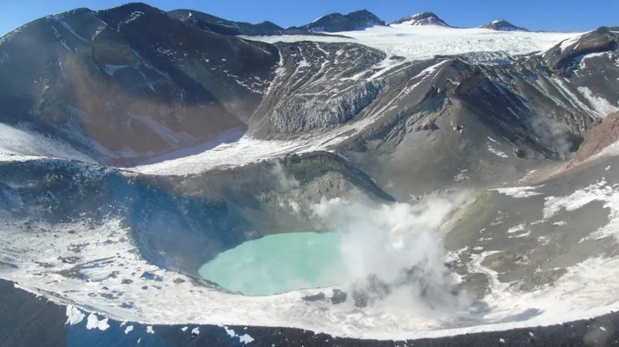 Tres volcanes de Mendoza bajo alerta amarilla