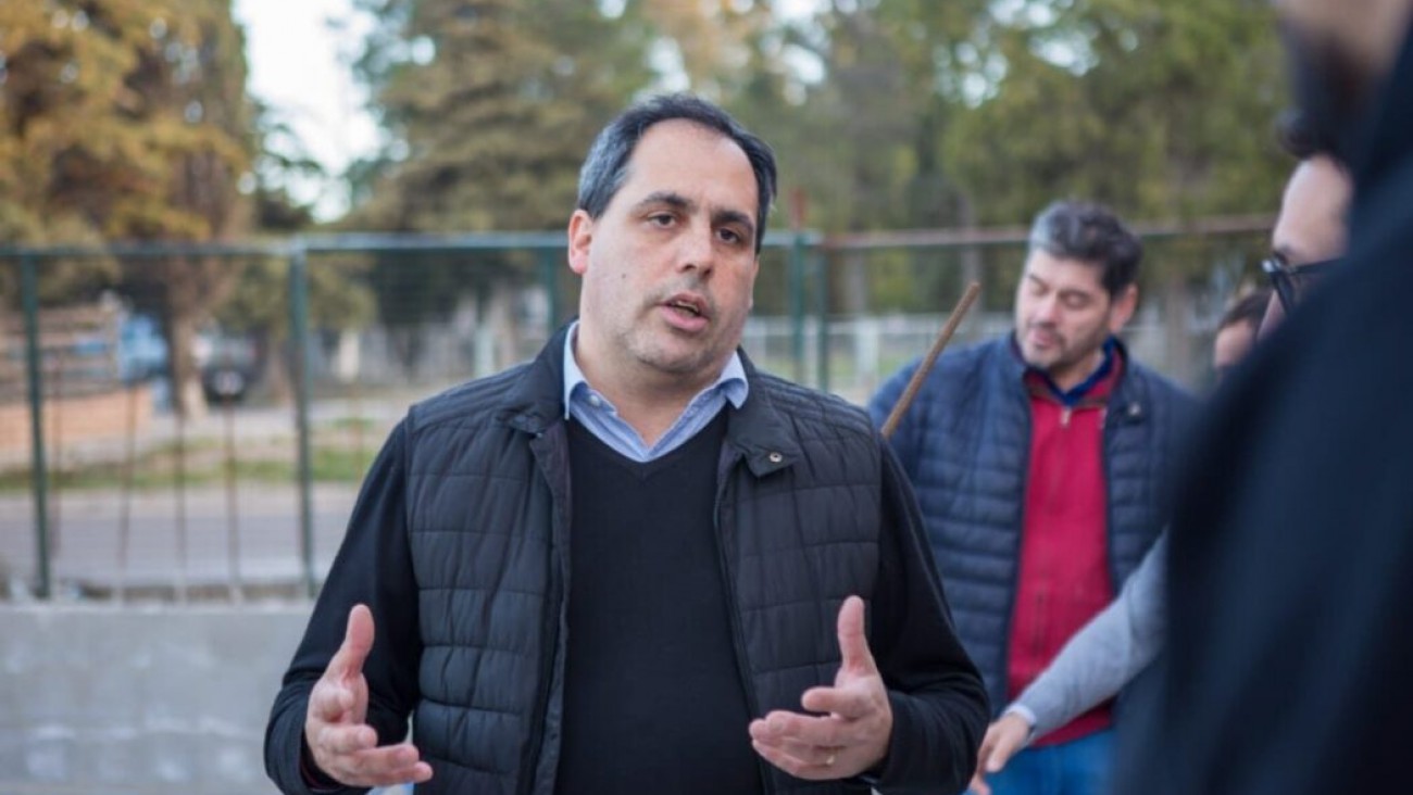 Sampaoli confirmó que no renuncia y pidió que el Municipio lidere la negociación por los bienes de YPF