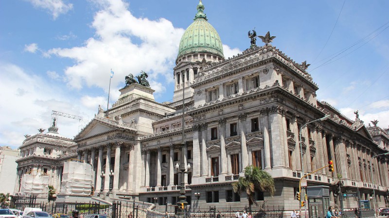 Ruido político: dos lugares para tres ¿o para dos?