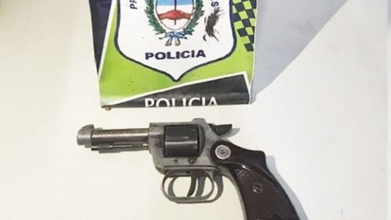 Un jubilado de 88 años ahuyentó a tiros a dos ladrones que intentaban entrar a su casa