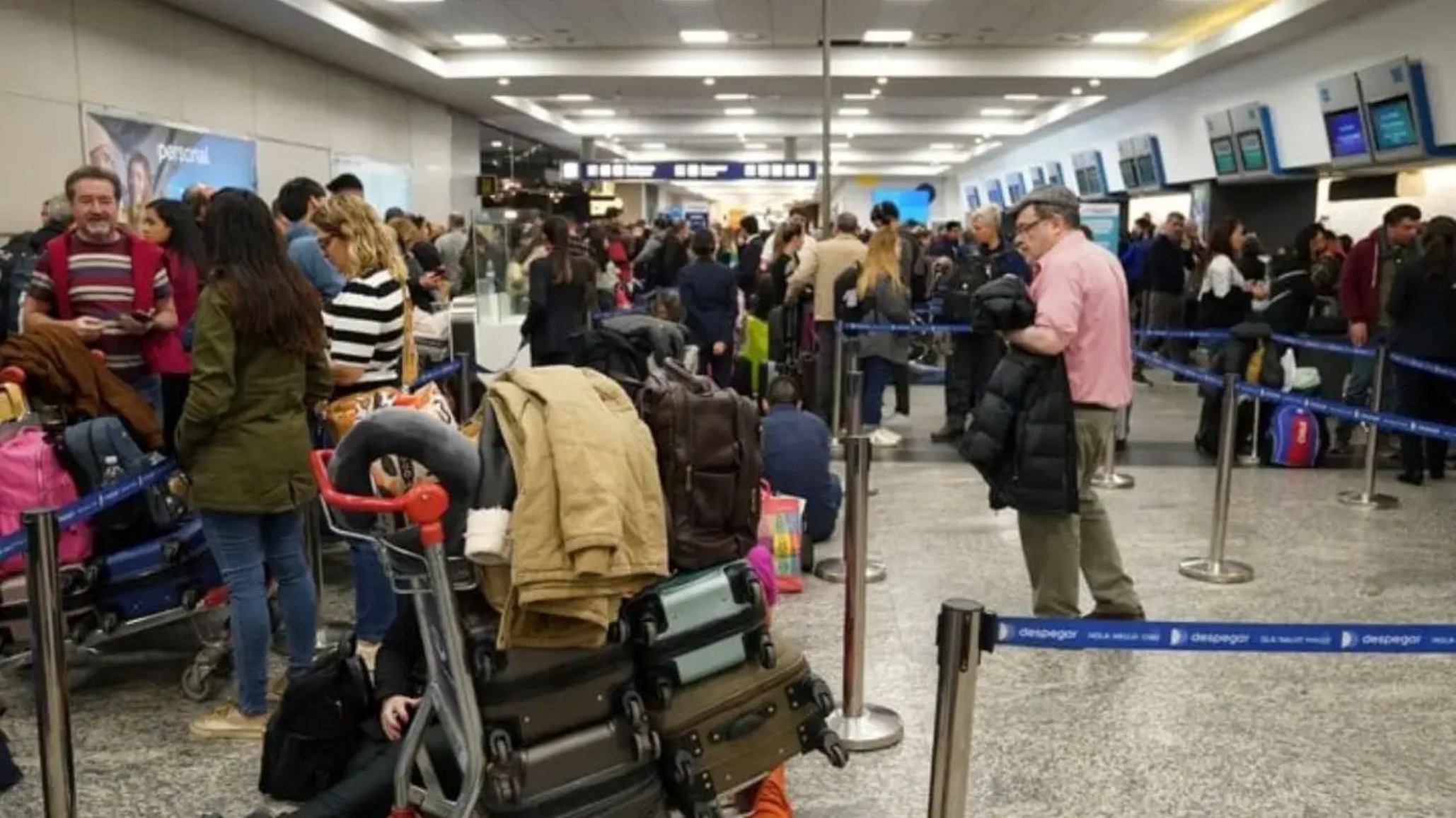 Continúa el paro de controladores aéreos: afectará vuelos en todo el país