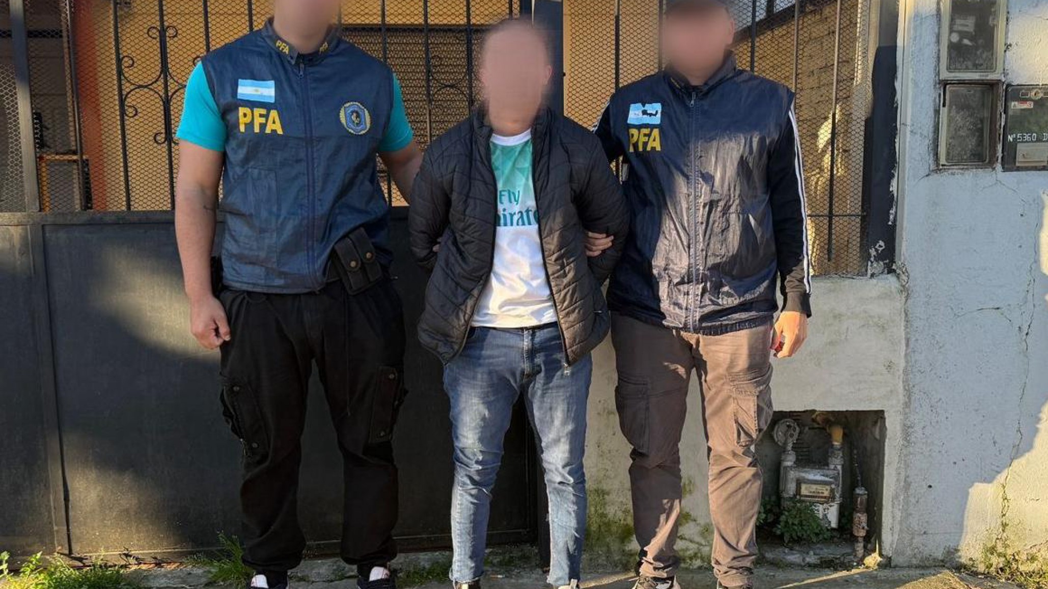 "Completito": Tres hombres detenidos, incautación de armas y 30 kilogramos de cocaína