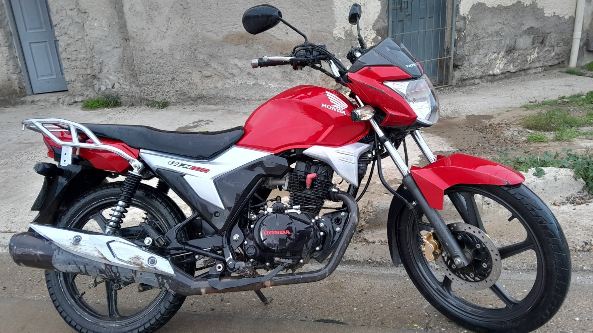 Desesperada búsqueda: le robaron la moto a un vecino y pide ayuda para recuperarla