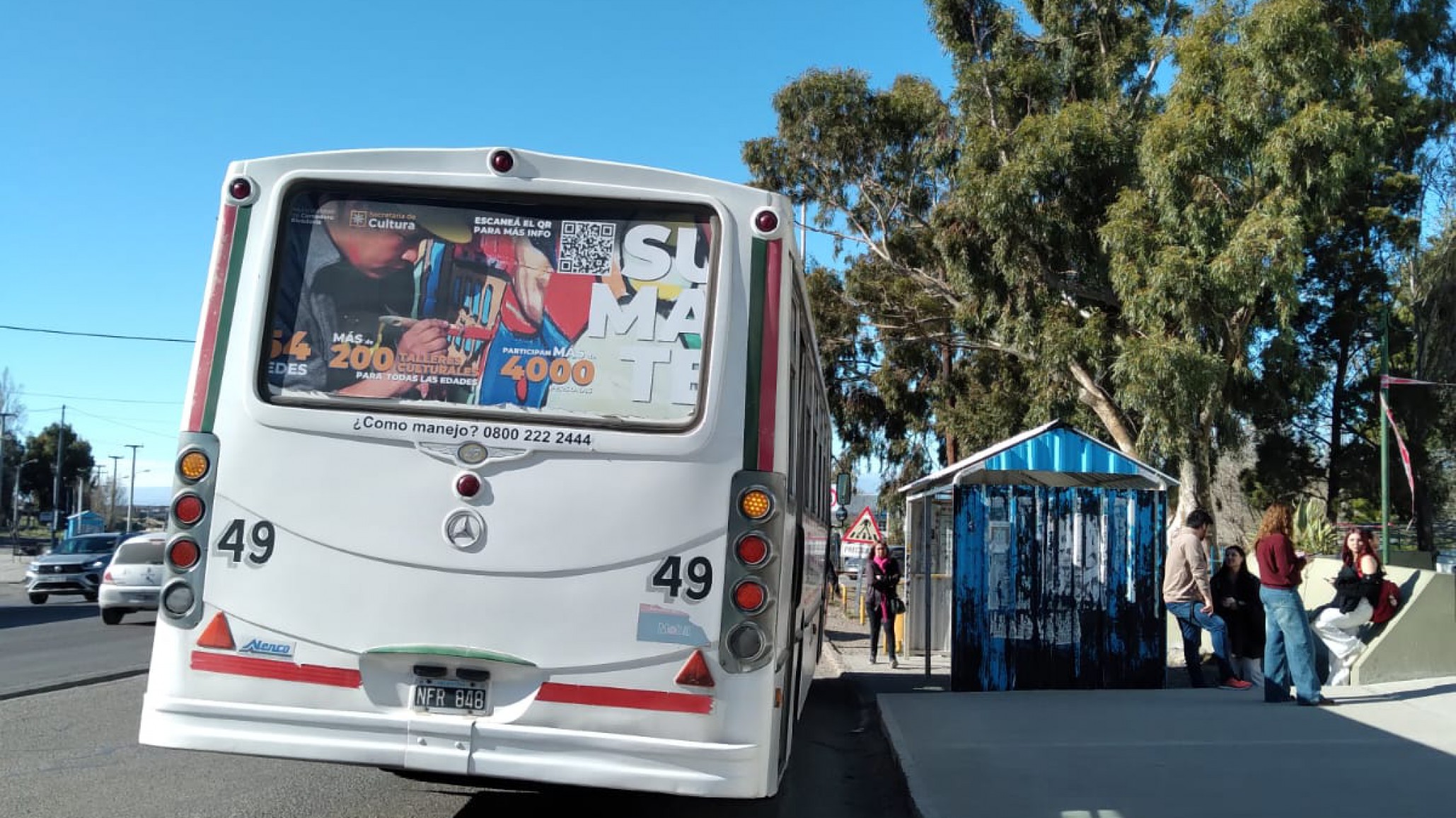 Un vecino resultó lesionado tras ser golpeado por un colectivo que frenó en la garita