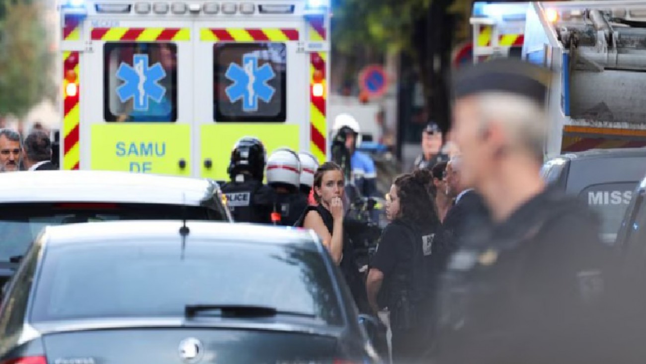 Atropelló intencionalmente a una multitud frente a un bar y dejó un muerto