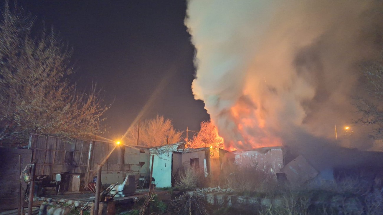 Un incendio destruyó una vivienda desocupada en Mosconi: no hubo víctimas