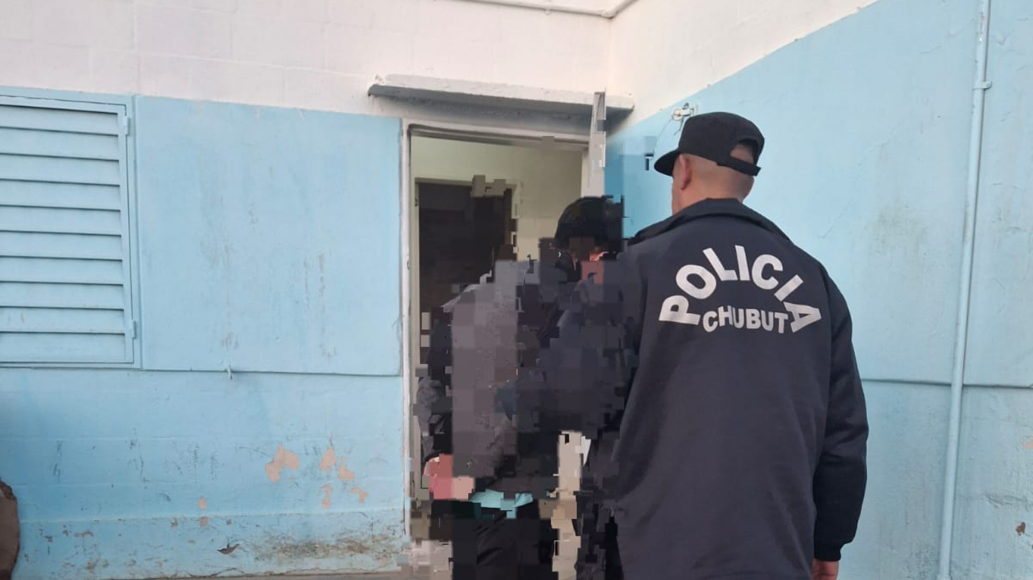 Detuvieron a una pareja por atacar al dueño de una pescadería y romper el local