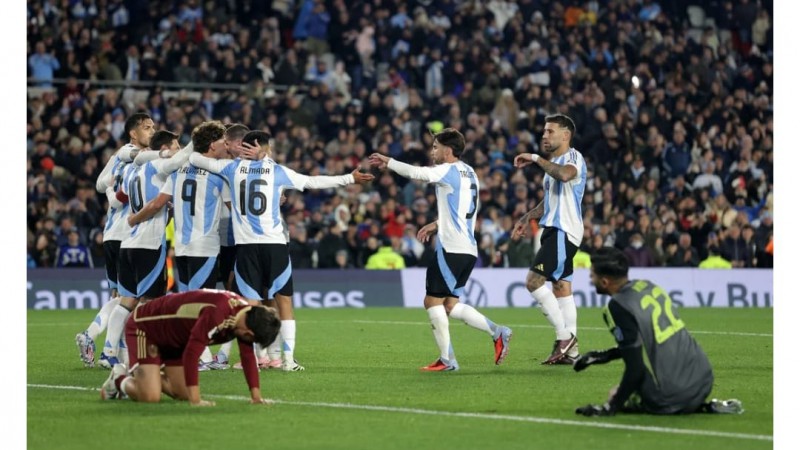 Argentina goleó 3-0 a Venezuela en el Monumental