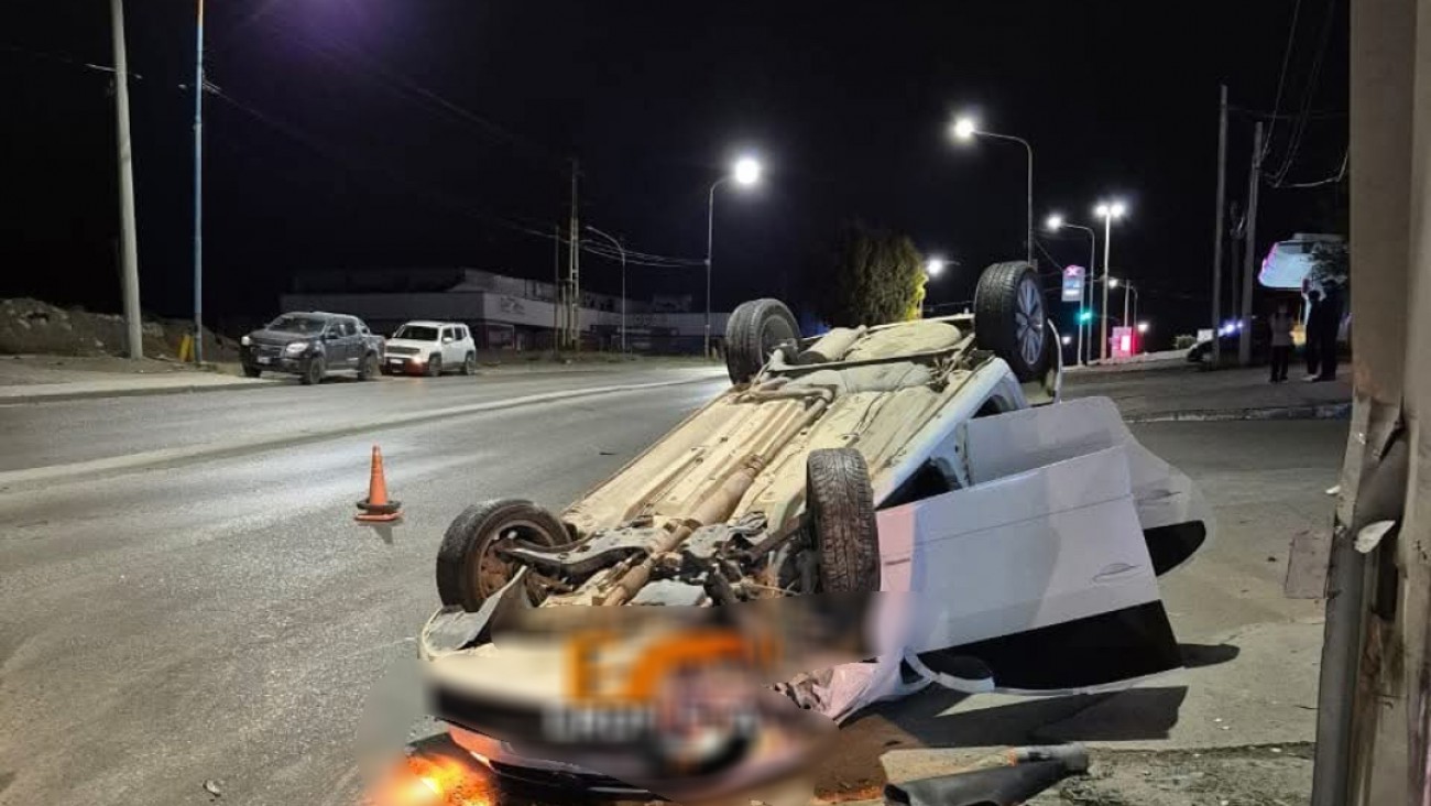 Otro accidente: hubo un choque y vuelco en Avenida Yrigoyen