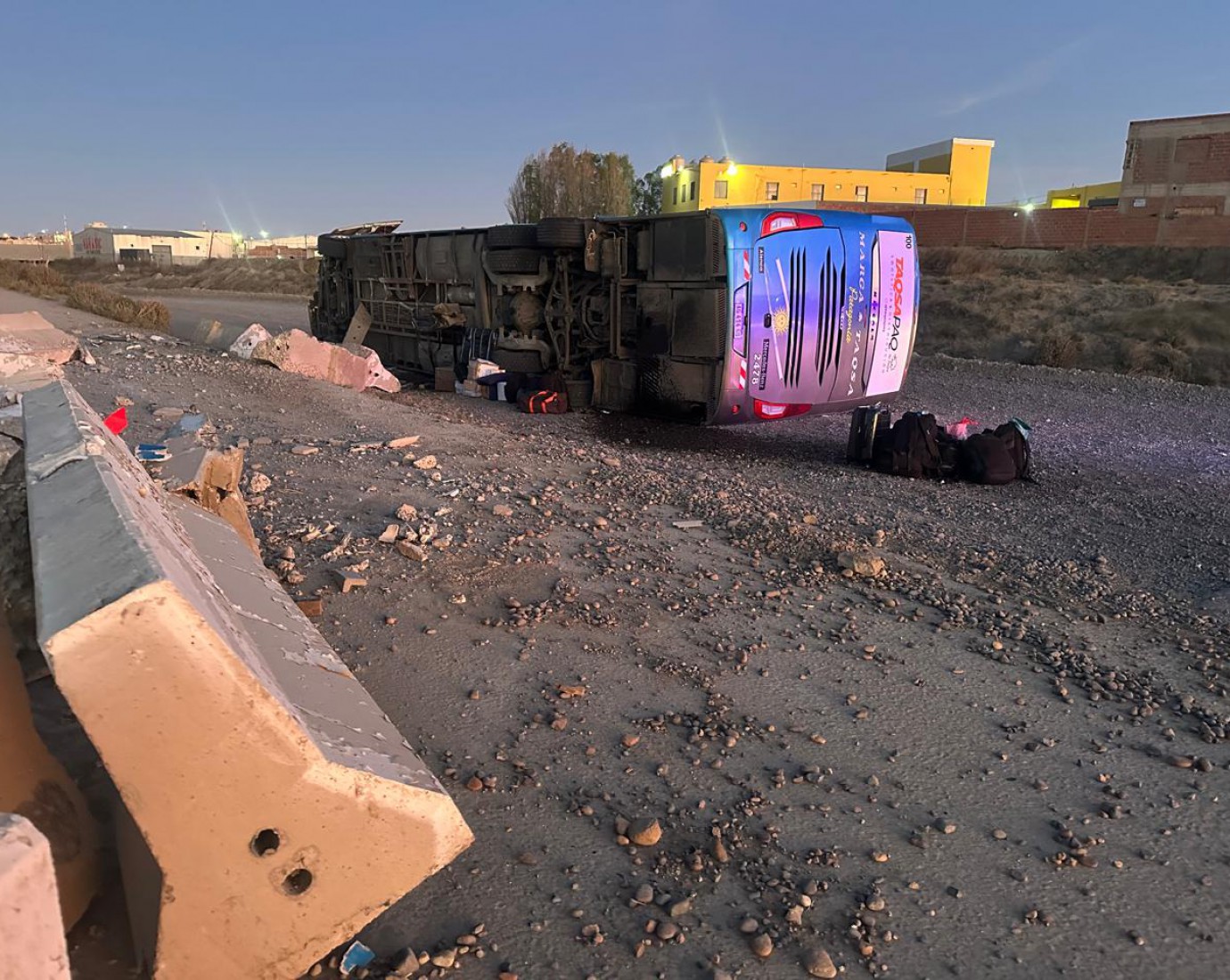 El parte médico tras el vuelco del micro que se dirigía a Comodoro: 39 heridos y 8 en observación