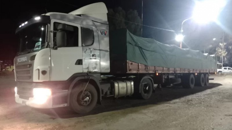 Un camionero circulaba ebrio rumbo a Caleta Olivia y le secuestraron el camión
