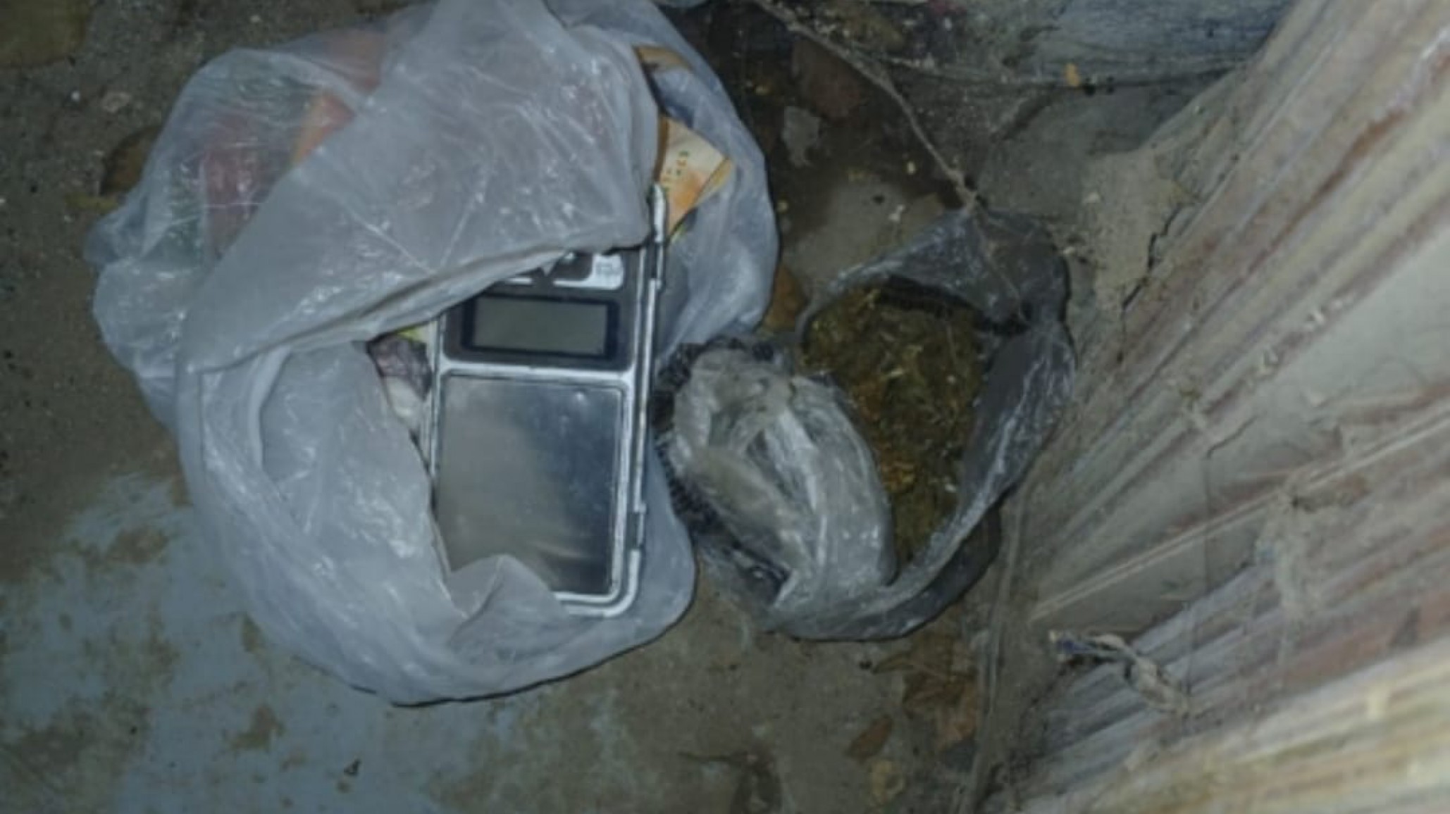 Policías intervinieron en una pelea familiar y secuestraron marihuana de la vivienda