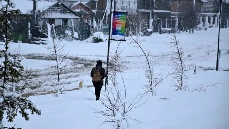 Alerta en Bariloche por el temporal de nieve: suspenden las clases en todas las escuelas