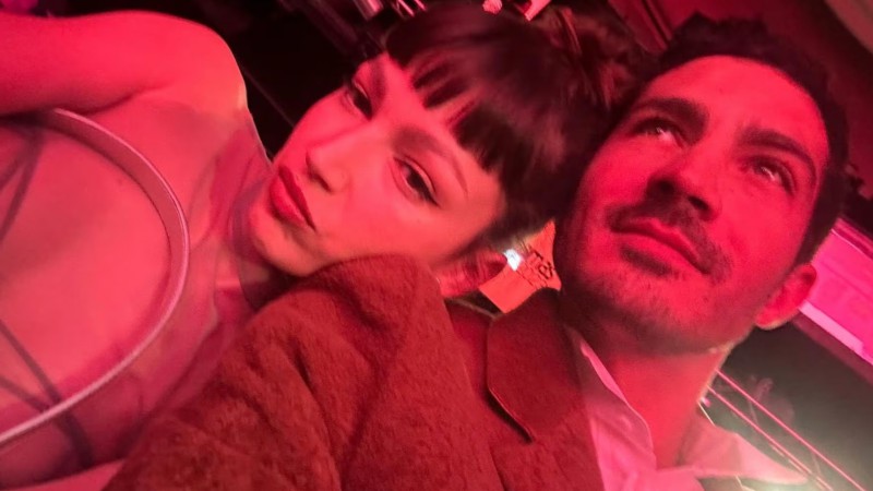 Ursula Corberó anunció la noticia más linda etiquetando en su panza al chino Darín