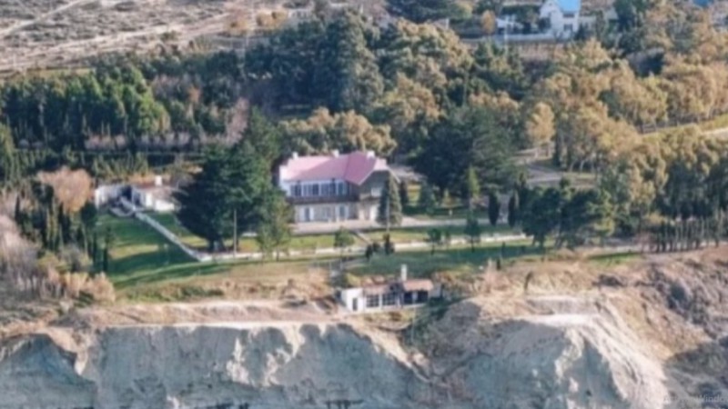 Preocupación en Km. 3 por la retirada de YPF y el futuro del chalet Huergo