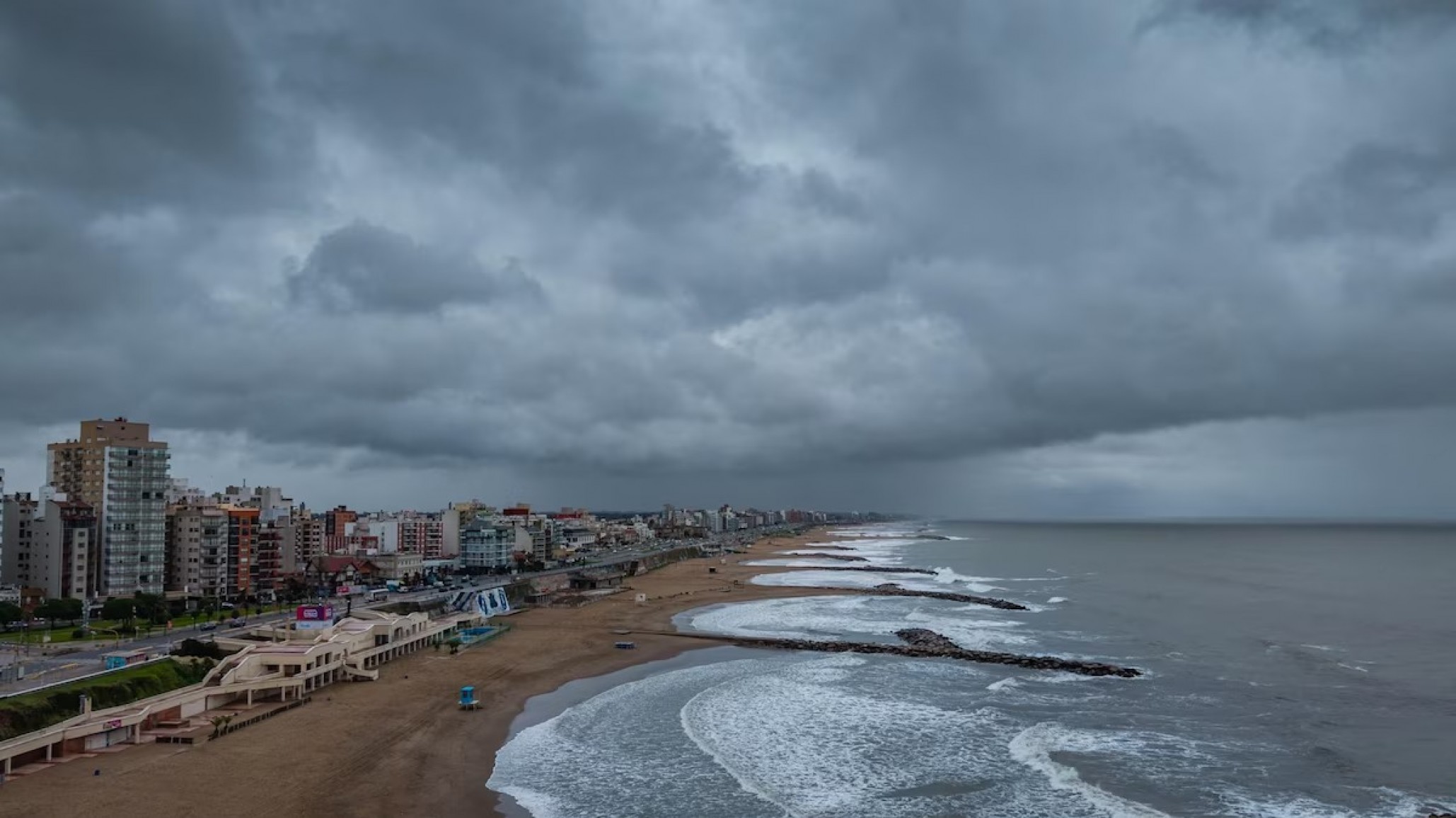 Horror: encontraron el cuerpo de una mujer en una playa