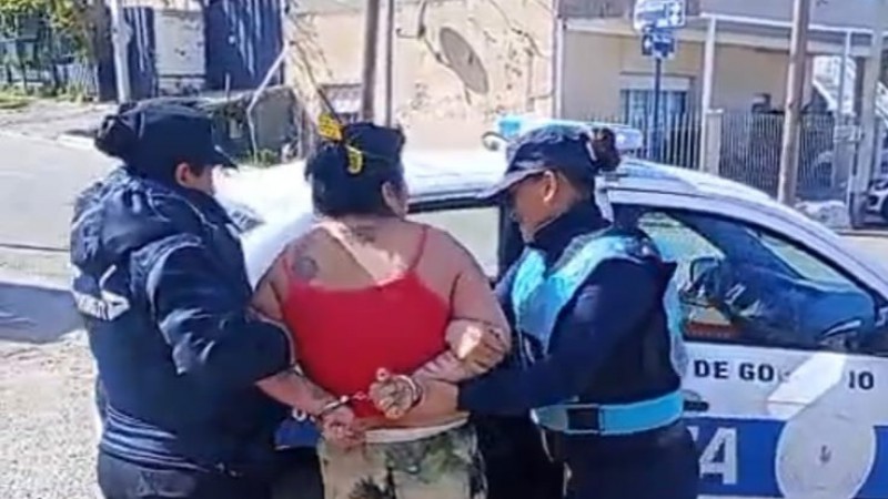 Una mujer fue detenida por resistirse a un desalojo ordenado por la justicia