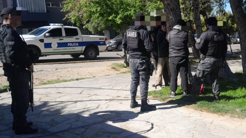 A plena luz del día: dos detenidos por robar cables del alumbrado público y uno de ellos sufrió un ataque epiléptico
