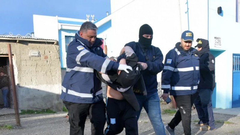 Detuvieron a un hombre por asaltar una panadería y encontraron a una menor desaparecida en su casa
