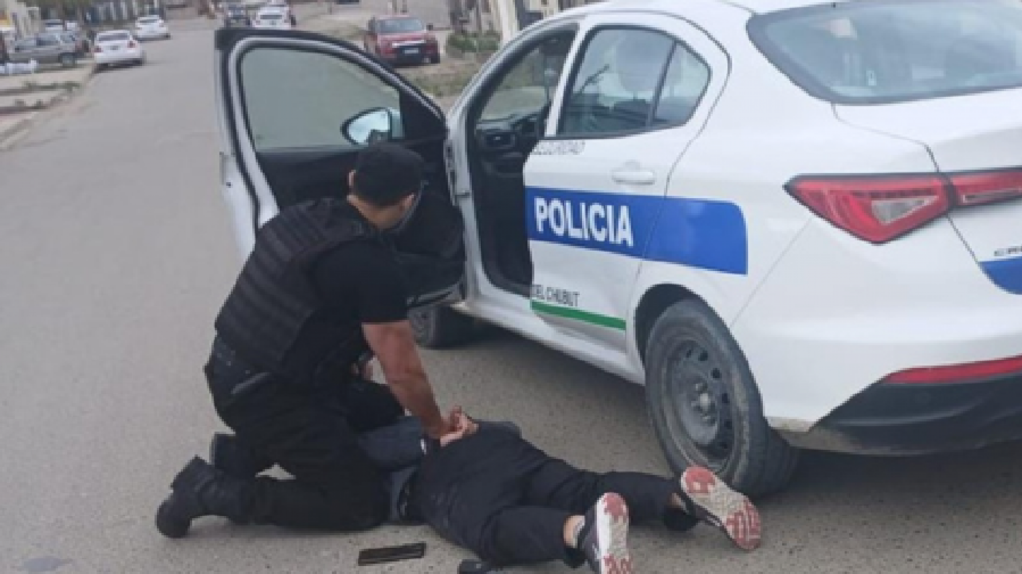 Actitud sospechosa delató a tres adolescentes en el barrio San Martín: un menor intentó descartar un arma