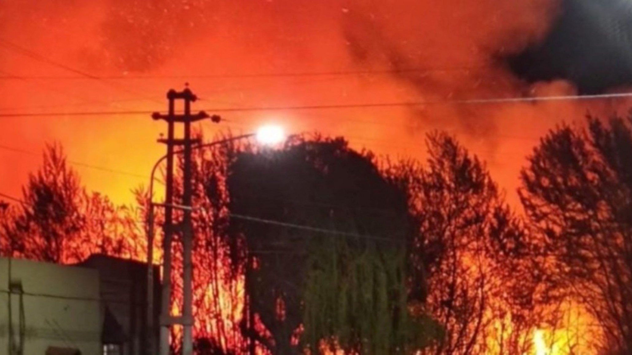 Hubo un incendio de gran magnitud en el ex parque temático "El Desafío" de Gaiman