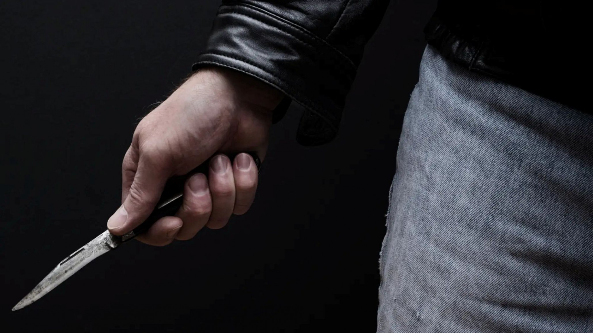 Un adolescente fue apuñalado durante una pelea en pleno centro