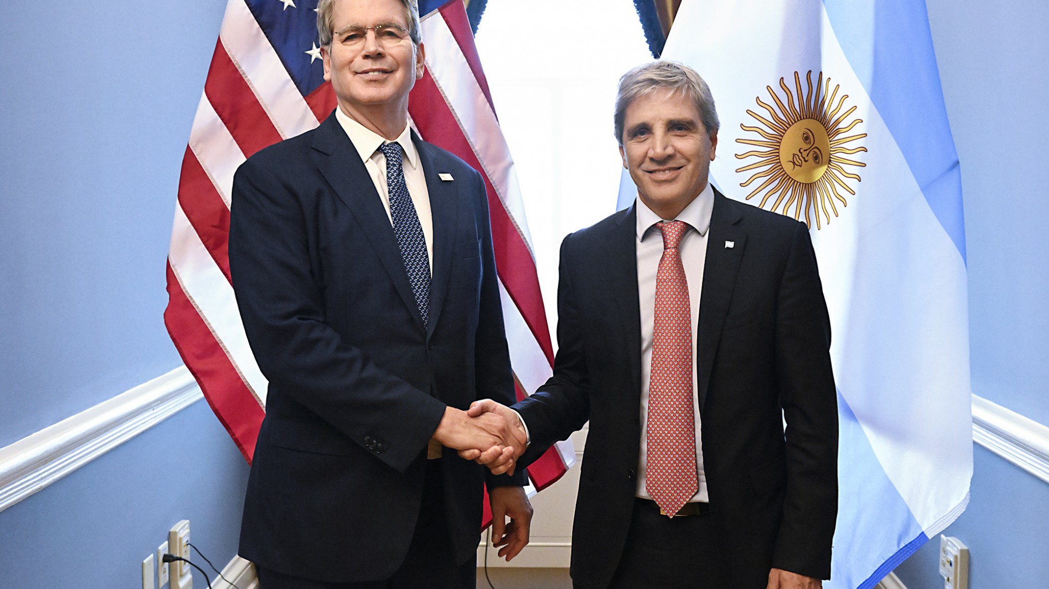 "Actuaremos con rapidez": EE.UU respalda a Milei y anuncia la compra directa de pesos