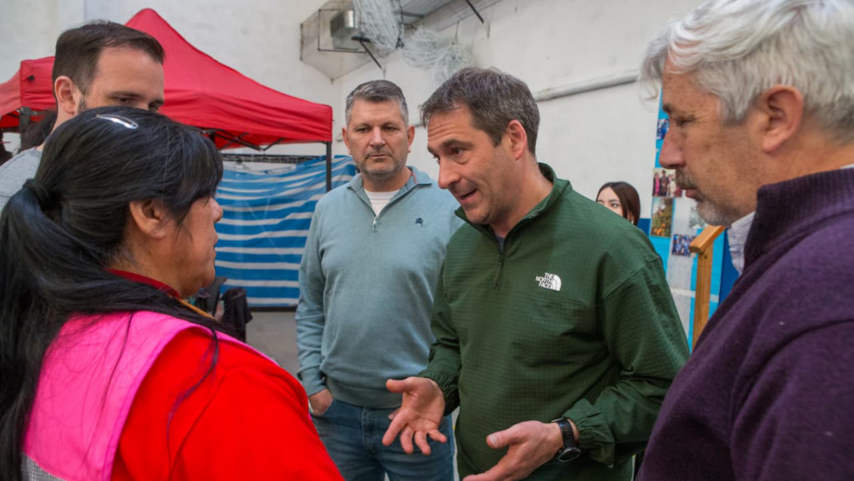 Luque en Gualjaina: "Tenemos que impulsar una agenda binacional para potenciar nuestras economías regionales"