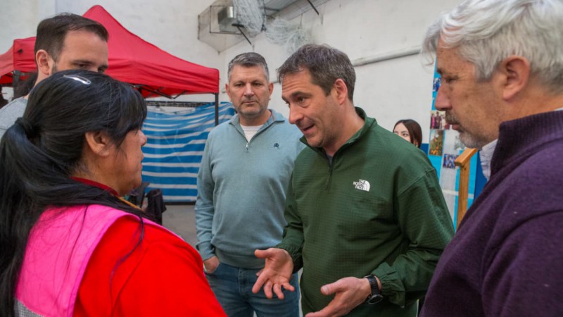 Luque en Gualjaina: "Tenemos que impulsar una agenda binacional para potenciar nuestras economías regionales"