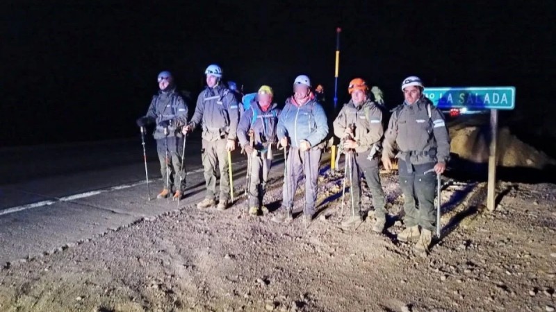 Rescataron a dos andinistas extraviados que habían quedado atrapados en un barranco