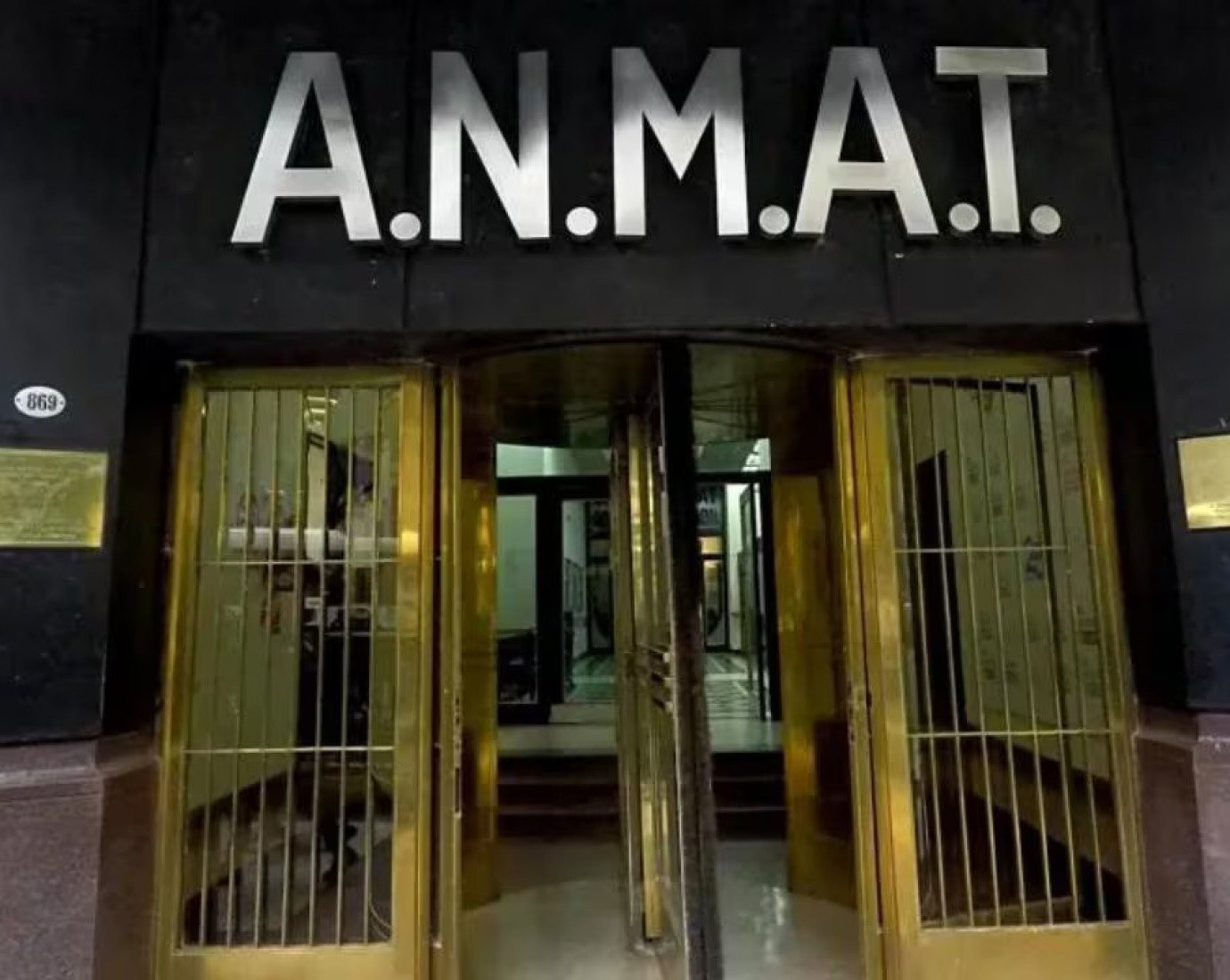 La ANMAT prohibió la venta de una conocida golosina y varios productos "keto" por ser falsificados