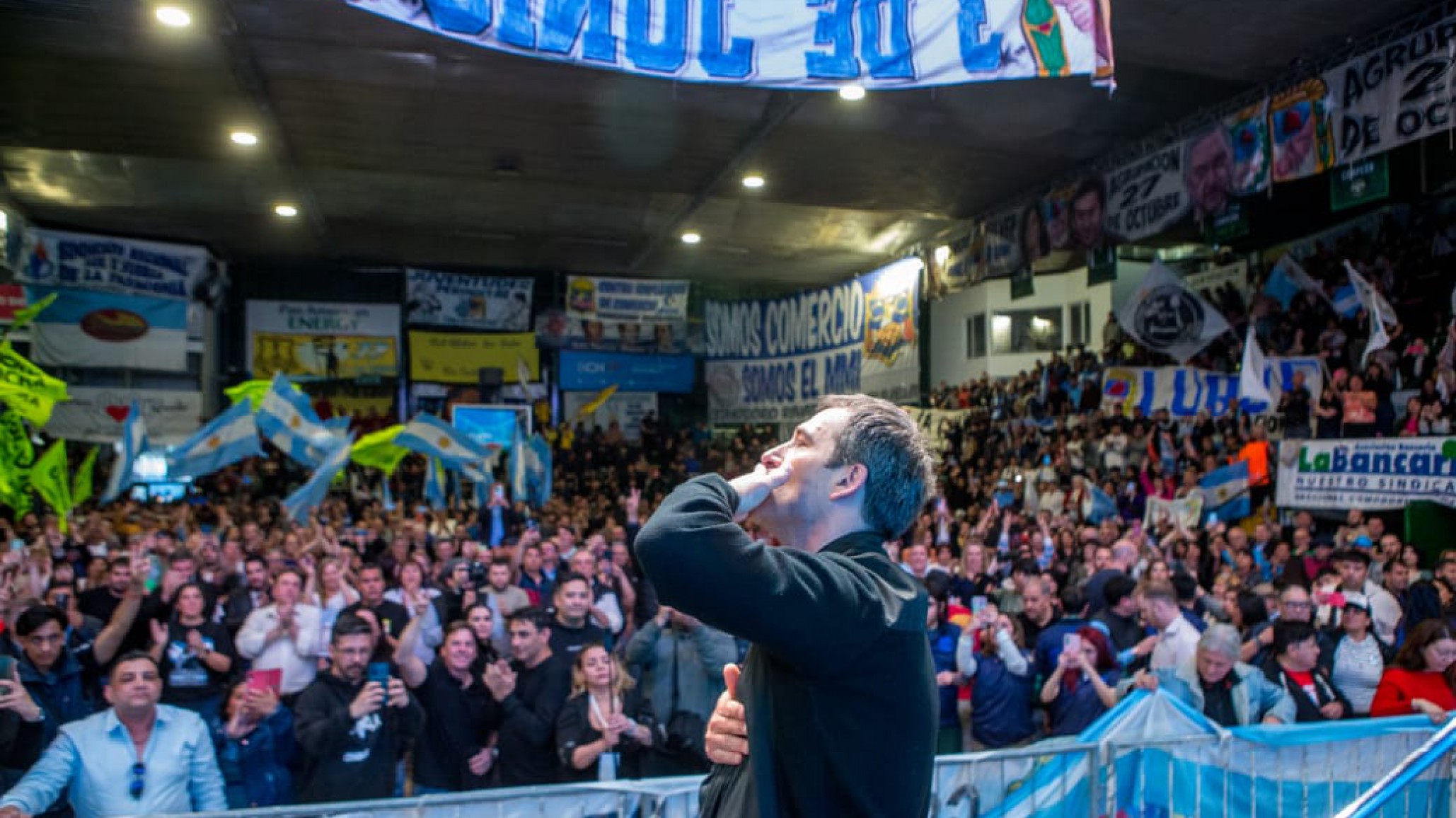 Con un mensaje de unidad y esperanza, Luque cerró el Día de la Lealtad en un "Socios Fundadores" colmado