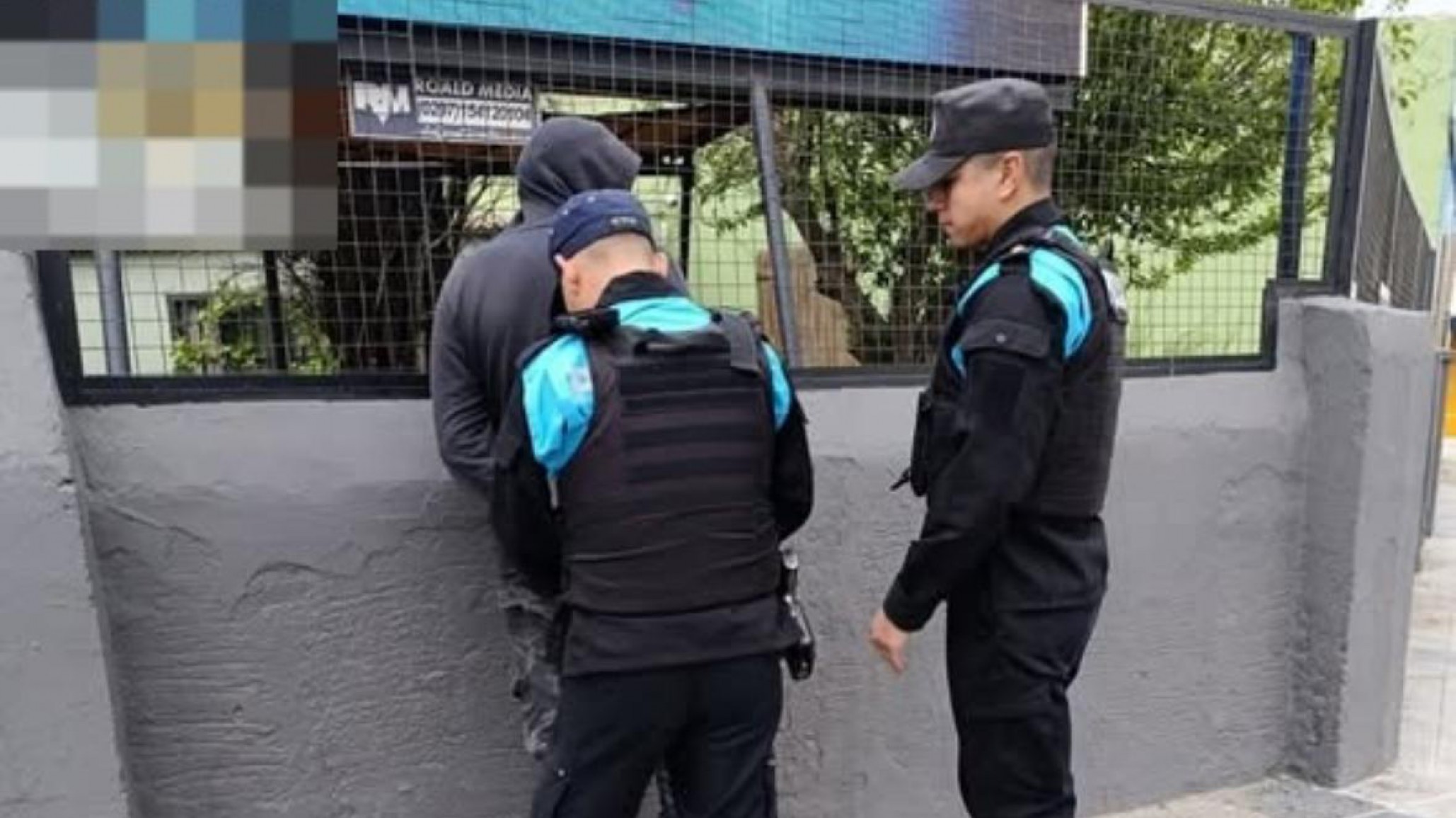 Lo detuvieron tras robar un celular, la llave de auto y una cadena de oro