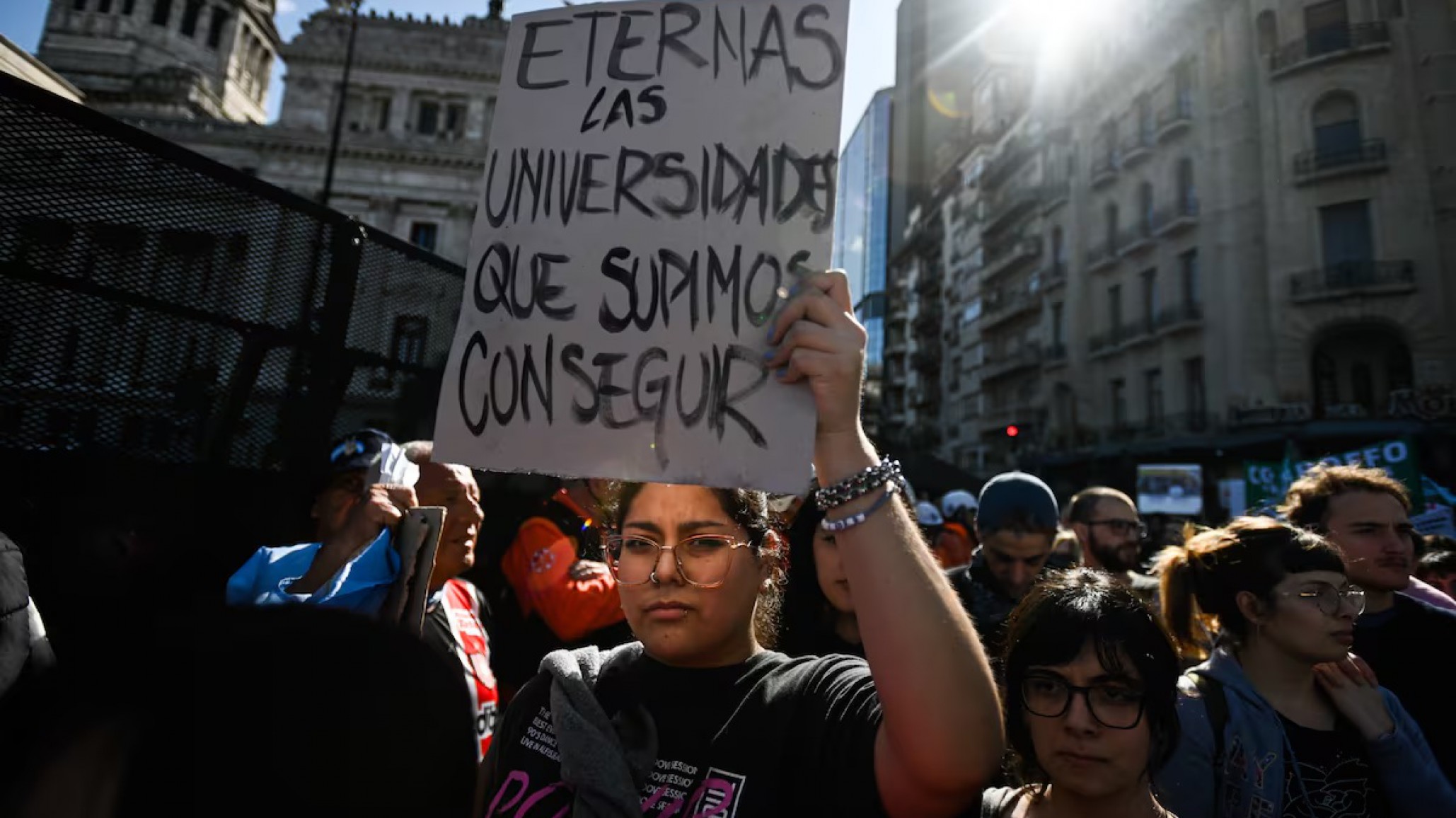 Docentes universitarios denuncian otro incumplimiento del Gobierno y reclaman por la deuda salarial