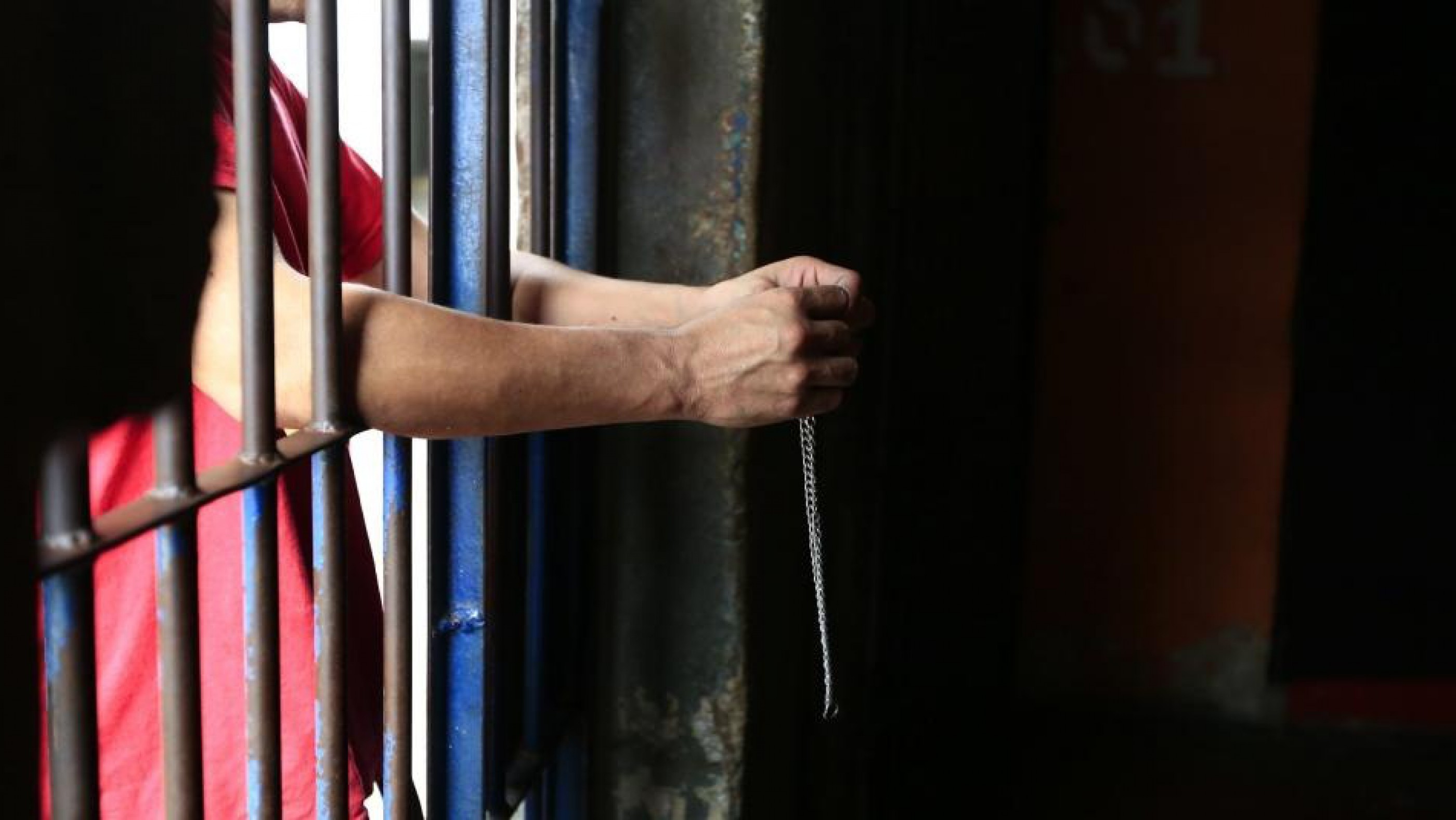 Condenaron a perpetua a un hombre que asesinó a puñaladas a su pareja embarazada