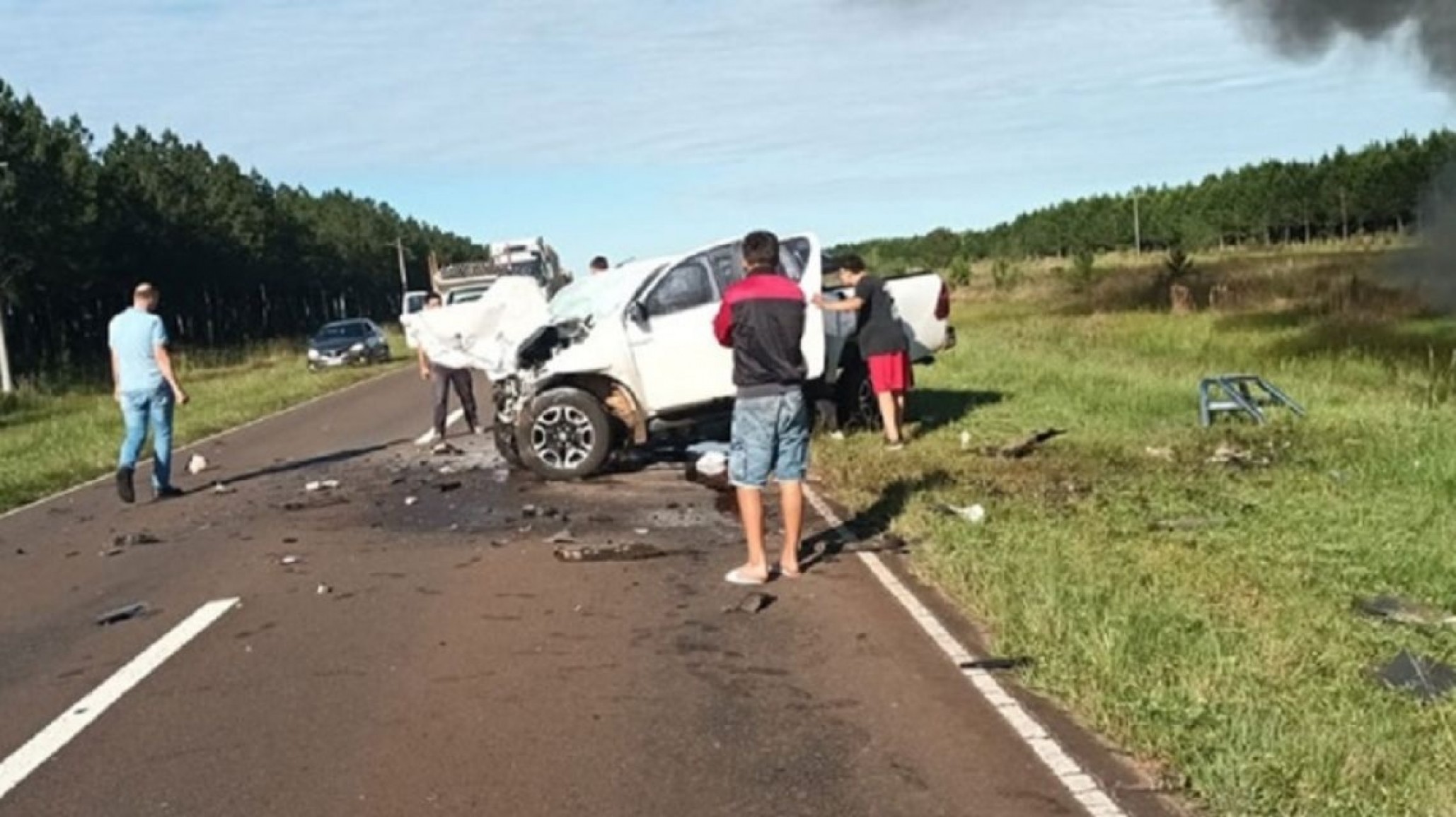 Cuatro muertos en Corrientes por un violento choque frontal entre dos camionetas
